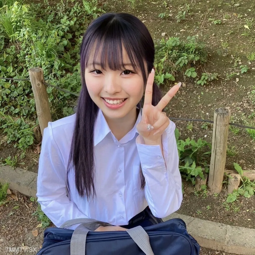 FC2-PPV-3299187 Ayu-chan, an innocent angel who does not decorate anything, has a bursting smile at the age of 18!