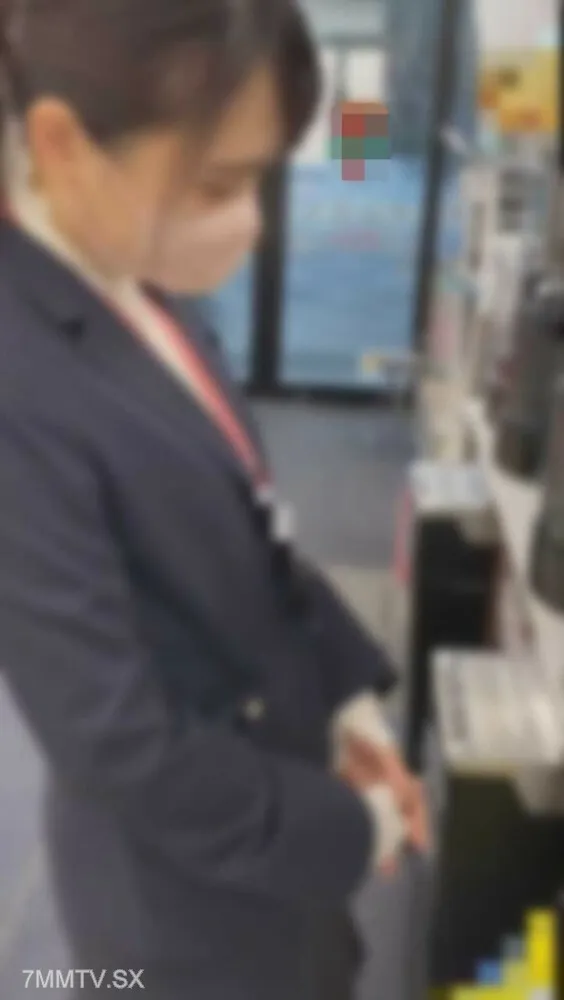 FC2-PPV-3140461 ``#67'' A first-year student who moved to Tokyo from the countryside.  - Moe in a suit after work!  - Shift underwear and insert-massive vaginal cum shot with clothes ♡ pure ♡