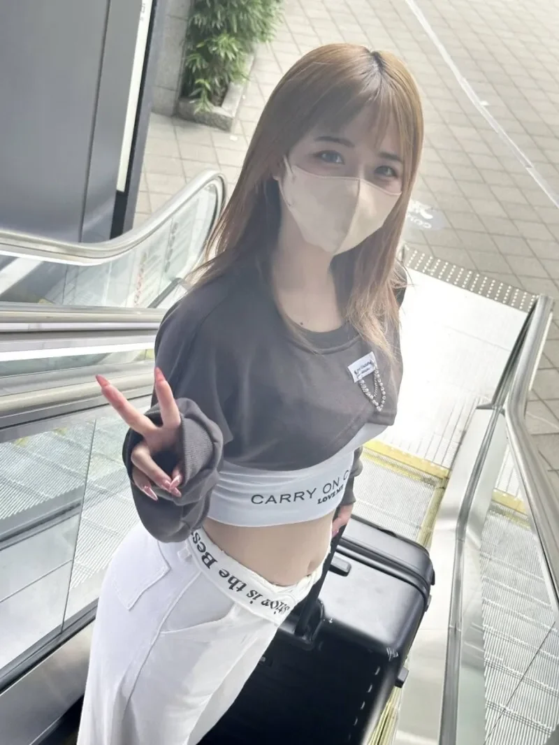 FC2-PPV-4693309 Famous magazine model  "Big-breasted beauty influencer" One-shot raw creampie shoot with a daily wage of 1.8 million yen. 70 minutes total high-quality bonus