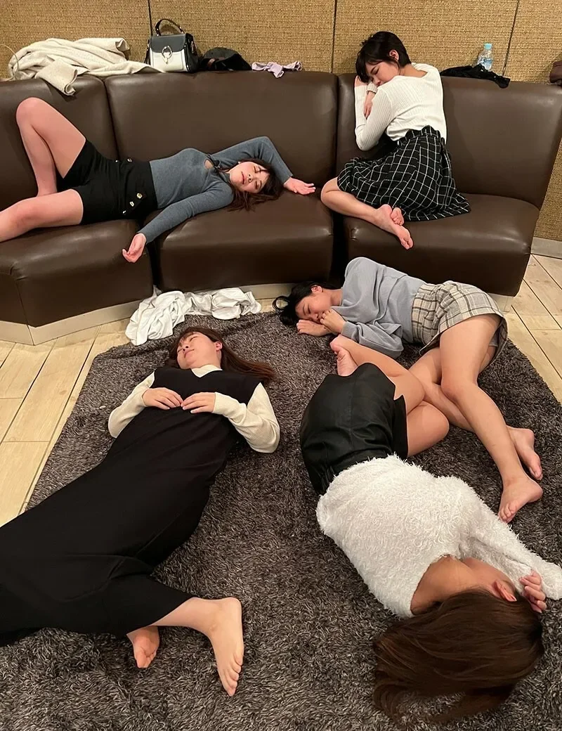 FC2-PPV-2733412 Reported  There is no God. The brutal big party that happened after the drinking party again *Purchase benefits available