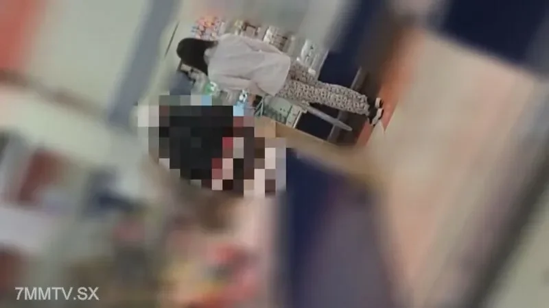 FC2-PPV-3367604 [Individual] A slender woman with multiple debts is obsessed with a man and delinquent.  - She breaks into public housing, humiliates on balconies, and spills her other juices.