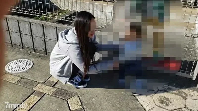 FC2-PPV-1048116 Individual  Another stick that I put in my vagina for the first time after giving birth ... I'm playd in front of my son looking behind the curtain-until March 15th