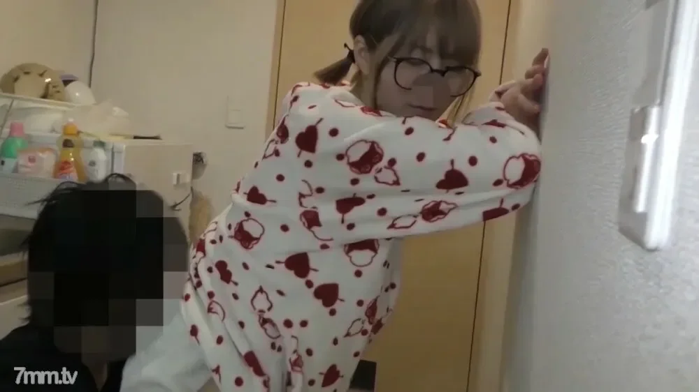 FC2-PPV-1745198 No, personal shooting, vaginal cum shot, 400pt off for a limited time  A 20-year-old professional student who gets a vaginal cum shot with a foreign body inserted at home