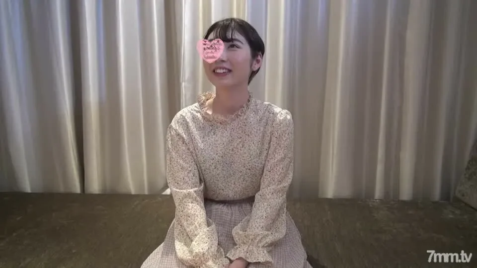 FC2-PPV-1929612 Mahoko, 19 years old, works at her parents' flower shop. When the hotel curtain is fully opened, she stands back at 69 to fellatio. The expression of shame, staring at the family playing in the park, the first vaginal cum shot in life