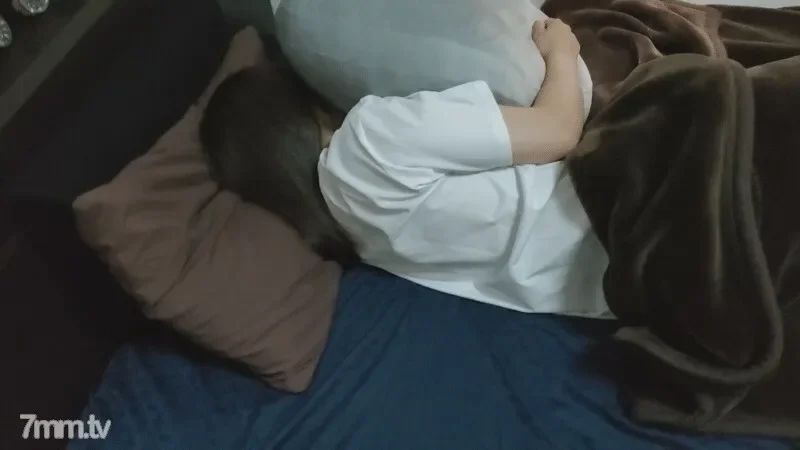 FC2-PPV-1938556 Deleted tomorrow I got excited about the sleeping figure of an F cup nerd gal and even made a vaginal cum shot