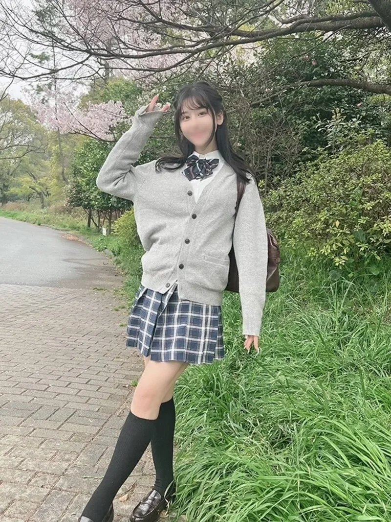 FC2-PPV-4669180 Emi-chan from the tea ceremony club, 18 years old, a fair-skinned, slender beauty with hidden big breasts, gets horny in the spring weather and has sex with me. *First come, first served, high quality bonus included*