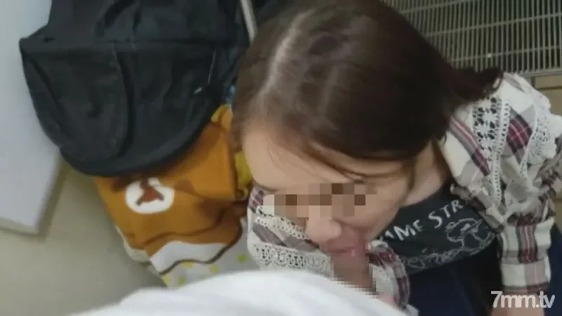 FC2-PPV-1904457 Immediately after giving birth Individual  My son is next to me .. Covered with love juice in a public toilet. I leave it to my husband and pour it into the womb of my wife who devours pleasure at the hotel and seeks another stick as ...