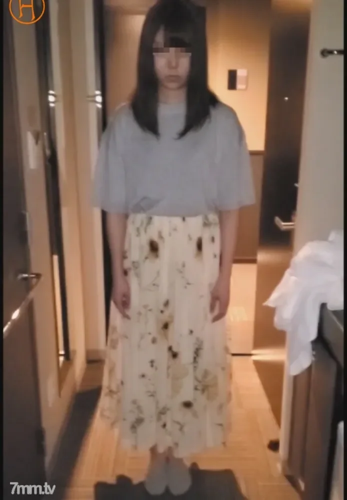 FC2-PPV-2418189 Individual  Door open and exposed. Conceive a sensitive body violently with another stick. Creampie