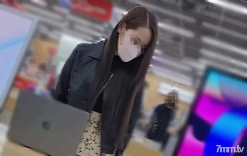 FC2-PPV-3116294 [Individual] Beautiful owner of a girls bar, resists collection on holidays, but forcibly exposes the pubic area outdoors, and cums a large amount on beautiful legs and slender limbs