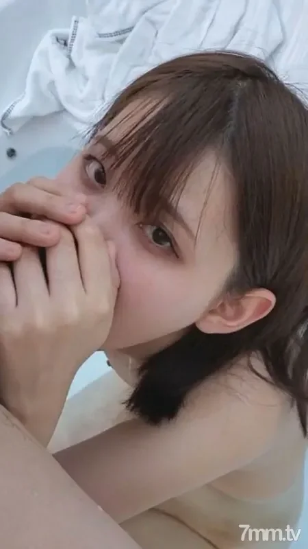 FC2-PPV-1600459 fc2-ppv 1600459 Limited number [Uncensored] Irresponsible vaginal cum shot + bukkake for a fair-skinned beautiful girl in the first year of a nursery teacher.  - (49 minutes)