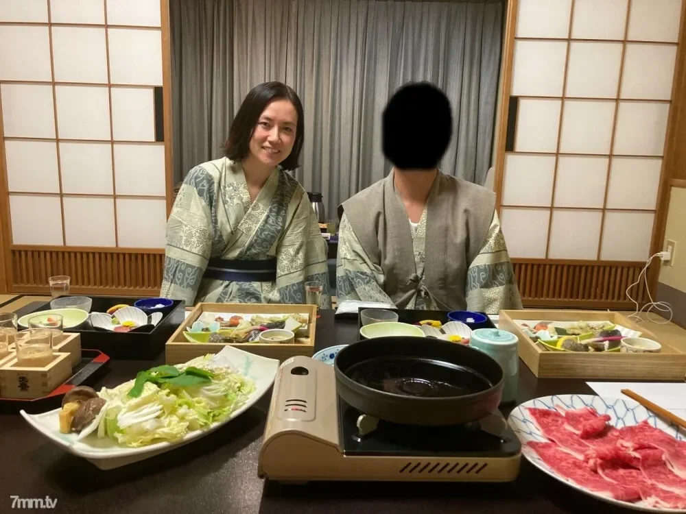 FC2-PPV-1593766 [Married woman] Chiho: Even though I didn't lay out a futon on a hot spring trip, I immediately made a vaginal cum shot and cleaned my uncle's unintentional discharge.