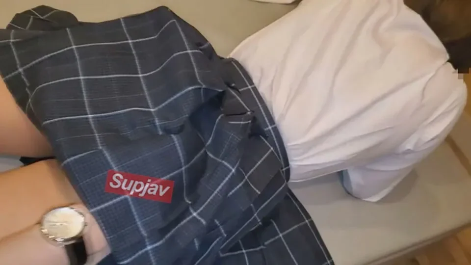 FC2-PPV-1404280 Private shoot  Prefectural Commercial High School ③ A petite short gal is given a condom and is penetrated without permission