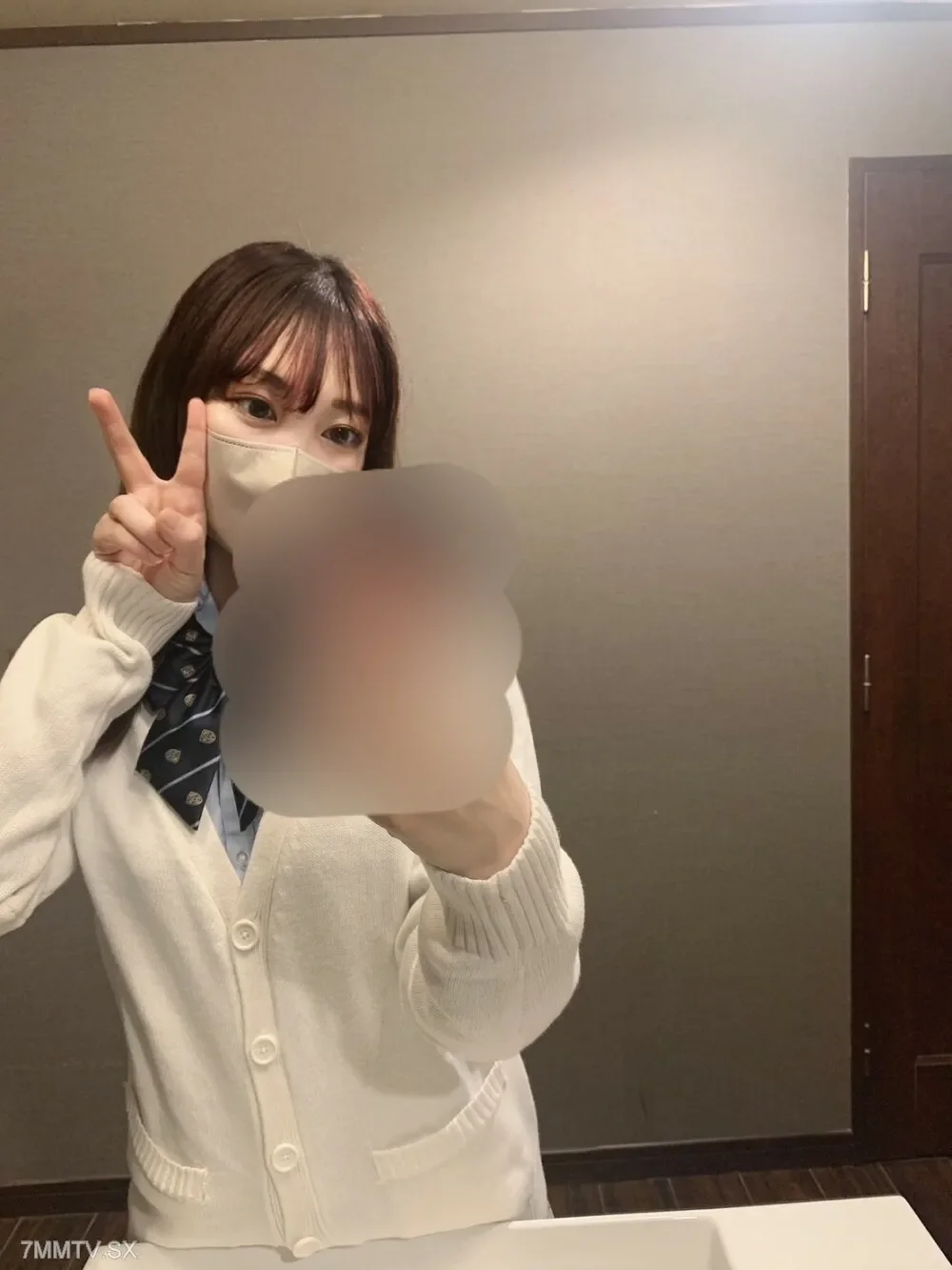 FC2-PPV-3632230 3 days only!  - [Midsummer Summer Sale!  - We recommend you to purchase it as soon as possible] Um... The first POV video of an idol-type bomb beauty... It all started here...