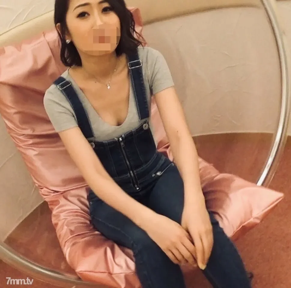 FC2-PPV-1161992 Outstanding style  Raw Saddle who is proficient in a gal gym instructor with a height of 168 cm Completely original