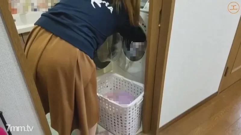 FC2-PPV-1327084 fc2-ppv 1327084 * With limited benefits [Individual] Because my husband does not repay interest, I visited my brown-haired wife's home around noon and brought it to the room as it was and vaginal cum shot