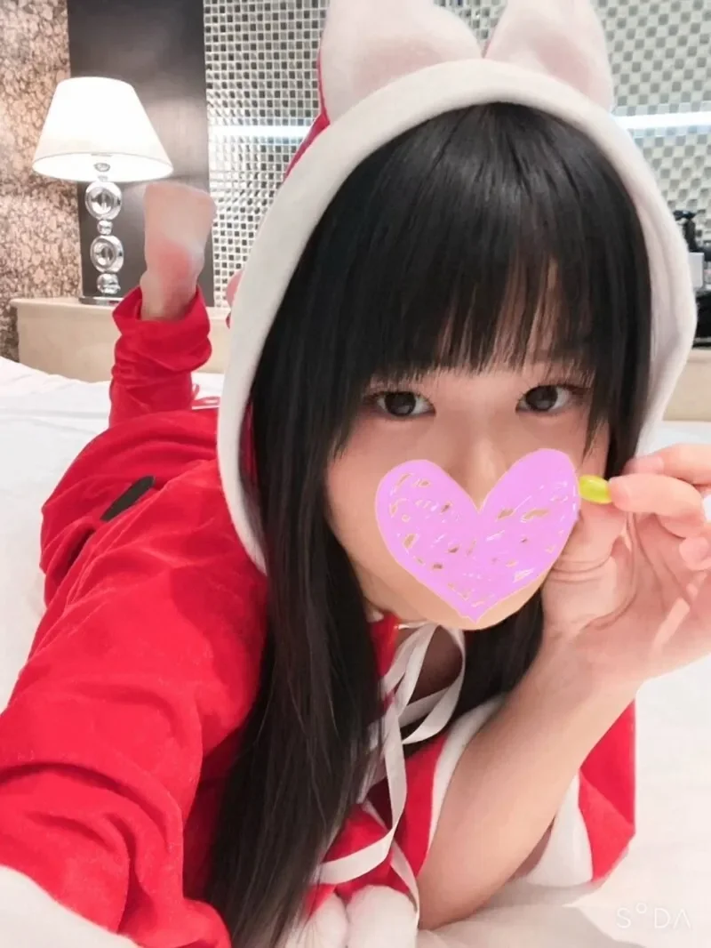 FC2-PPV-4588969 1240 points until 1/5!! Uncensored  A cute Santa like a fairy and flirting! A pure young lady you admire has a real Christmas close-up creampie sex!!