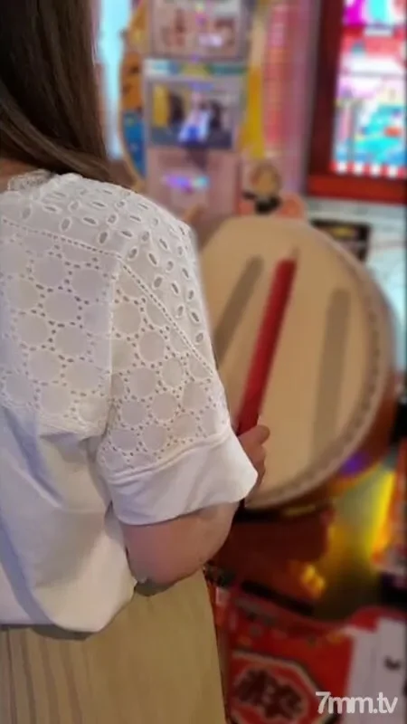 FC2-PPV-2035621 Outflow  Re: A junior with fair-skinned beautiful breasts and good sensitivity. I brought it to the room and forgot the rubber, so it's a vaginal cum shot!