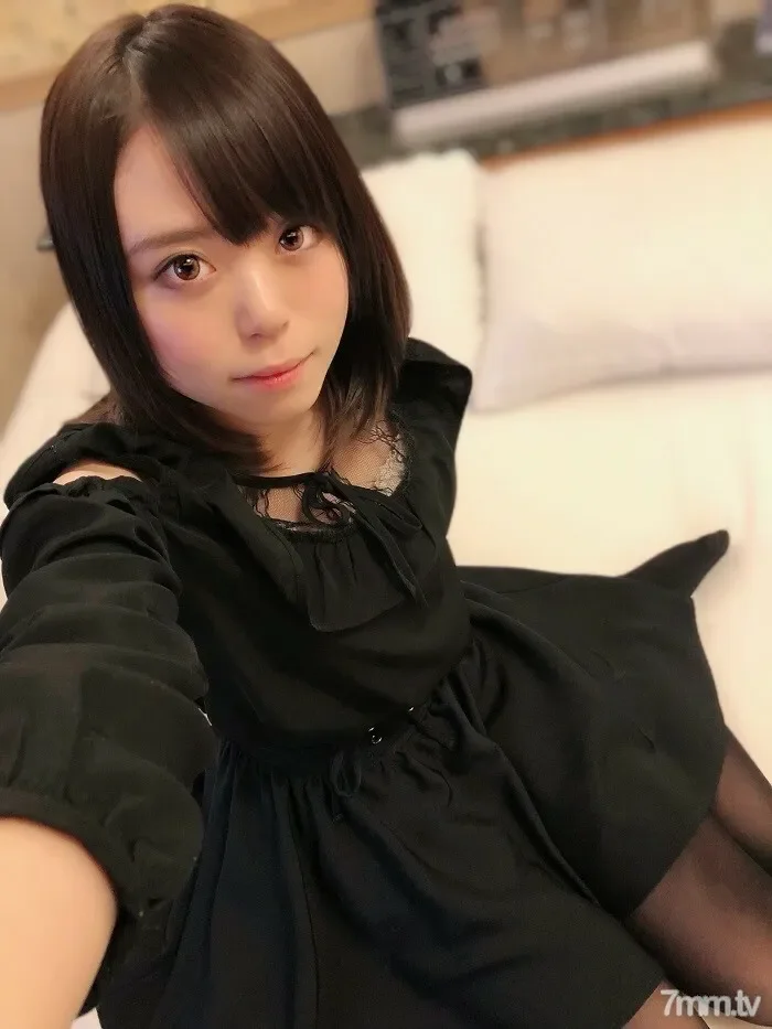 FC2-PPV-1097653 Personal shooting  Nanase 18-year-old Nogizaka-class beautiful girl! Miraculous cuteness! He has a weak personality and is compliant with anything! I feel like a raw cheek with an idol-class cute face! A large amount of vaginal cum sh...