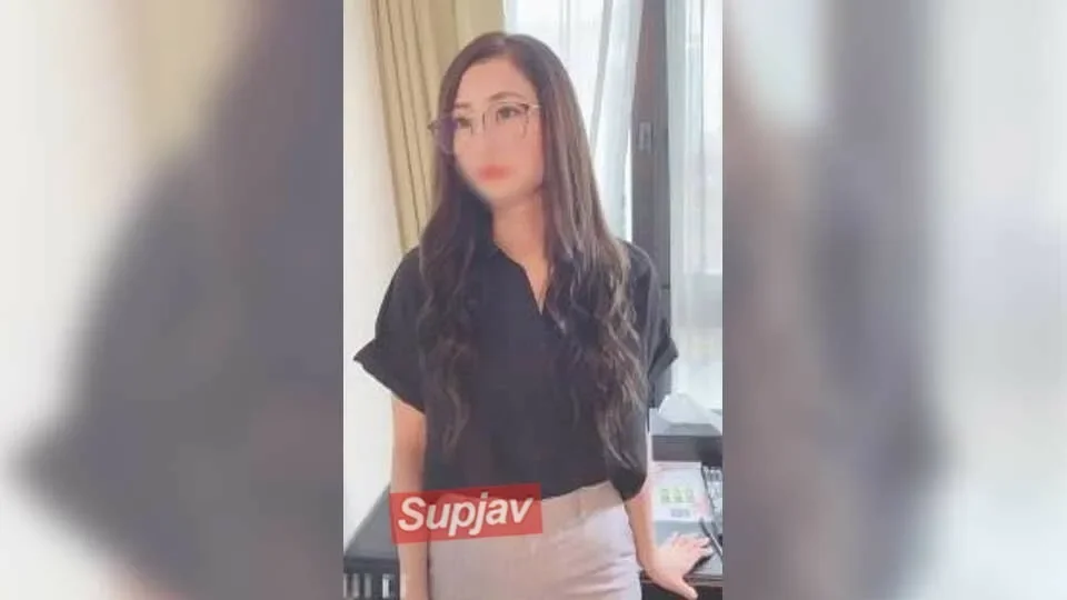 FC2-PPV-1426198 Intelligent baby-faced secretary gets creampied repeatedly and gets sperm on her glasses  53 min