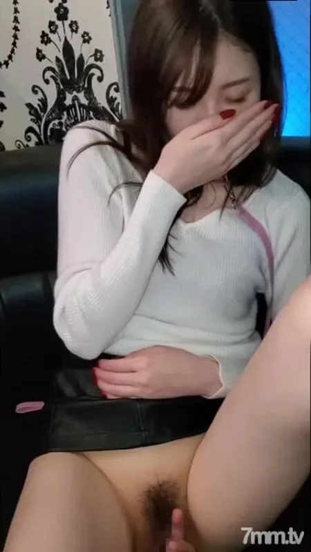 FC2-PPV-1764980 Up to 18 1980 No  A tall beauty toy with good looks. She commits all-you-can-eat female body in a public closed room and vaginal cum shot in the back of the vagina.