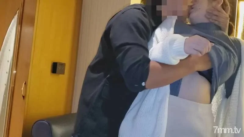 FC2-PPV-2504031 Limited to 5 days Individual  A bride who plays with a man despite being married, sanctions with another stick and plants a play