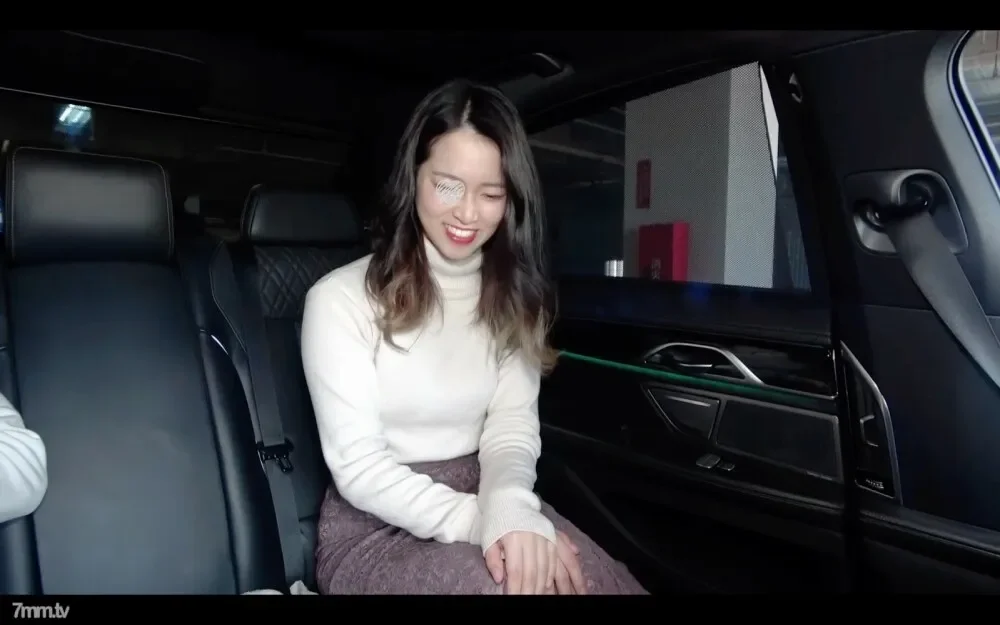 FC2-PPV-2812444 [Married woman's affair in the car] Such a beautiful wife actually existed!  - !  - A fellatio that sucks up an elderly rod with an overwhelming beauty, and it makes you ejaculate in no time