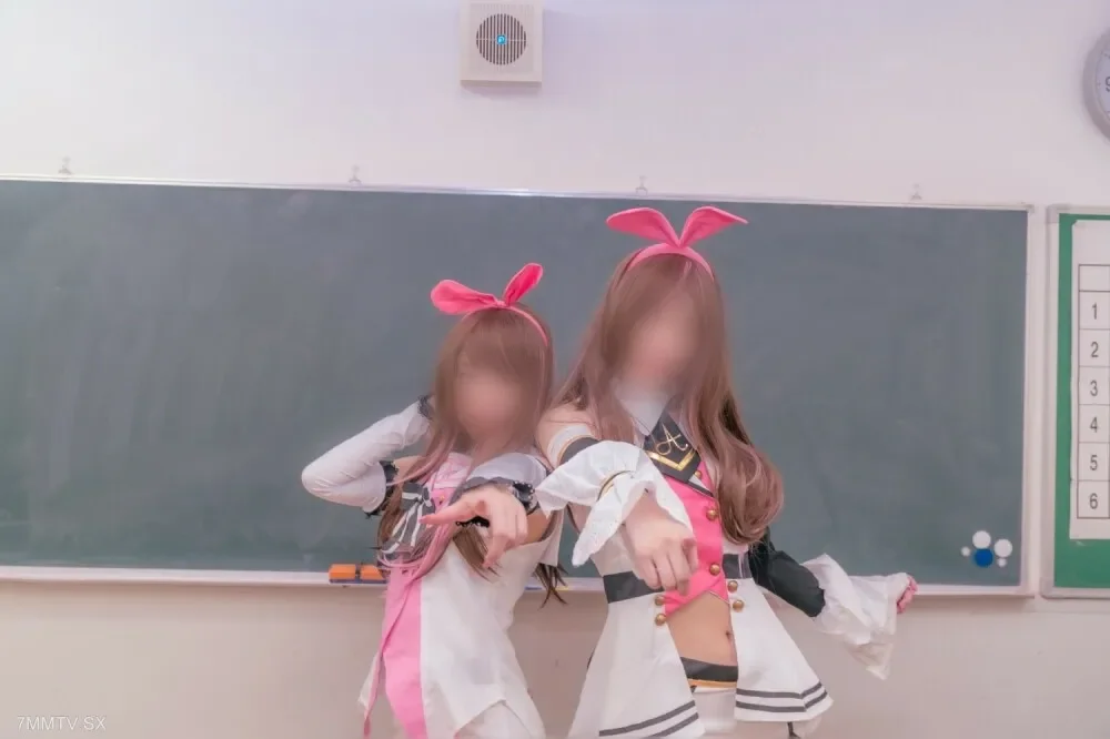 FC2-PPV-1934586 [VTuber] A dream experience of being double attacked by Kizuna〇i x 2 amateur layers.  - Even the virgin can't stand it, she shifts her clothes and fucks her *Full face exposed and creampie