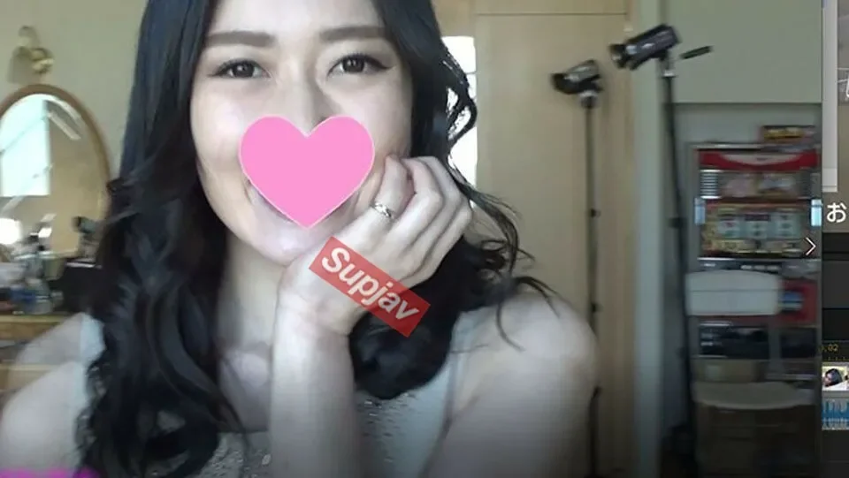 FC2-PPV-1316940 Original personal photo♥ Shiori  28 years old , a cosmetics saleswoman with a celebrity vibe♥ Intense kissing, mutual pheromones, full throttle, and a sticky dick with saliva♥ A sticky stick is injected into a tight pussy♥ Cum on her ...