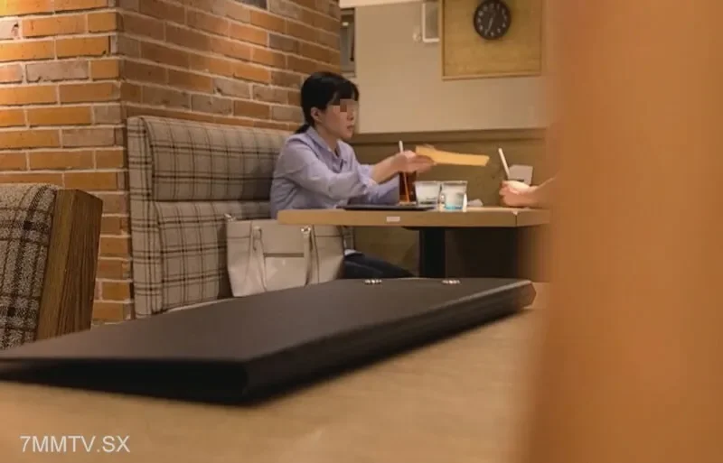 FC2-PPV-3655966 [Individual] Unknowingly secured, reluctantly impregnating two penises, pouring a large amount of cloudy juice