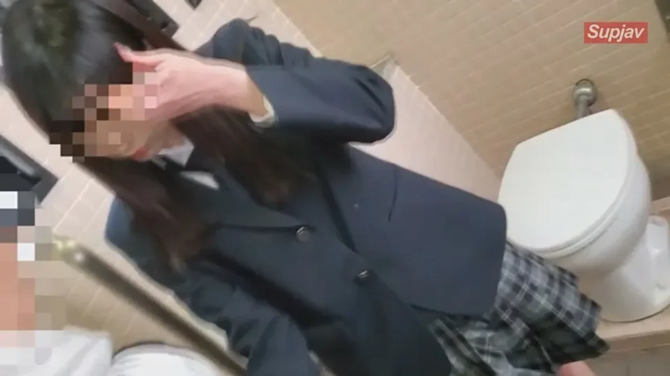 FC2-PPV-1308360 Private shoot  Prefectural light music club ② A junior gives a blowjob to a girl who sells panties in the park and then bukkakes her at a karaoke bar (20 minutes)