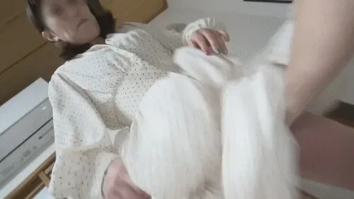 FC2-PPV-2385080 Uncensored x personal photography  Human wife Aiyoko No. 5 Follow No. 5 to go home and visit home! Succeeded in sneaking into the parents' house by pretending to be a classmate! When I was training, my mother came into the room and w