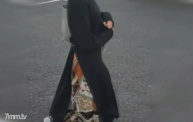 FC2-PPV-2691182 Two special benefits Individual  2/27 A young wife who introduced her visiting wife. He was taken away by a car and the juice of another person who met for the first time was put out in the mouth and vagina with a trembling voice and ...