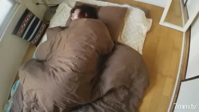 FC2-PPV-1374893 [Individual] Beautiful young wife with a reason, sneaks in after noon and attacks sleep