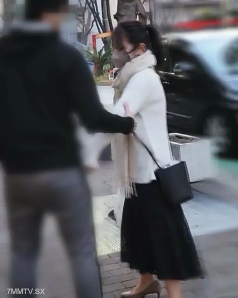 FC2-PPV-4170365 *1480 minutes arrived on 1/5 Individual  Has beautiful breasts, a young wife and play, a self-sacrificial body, and after birth. In addition, there is a parking lot on the street in the park where you can meet the local people, and yo...