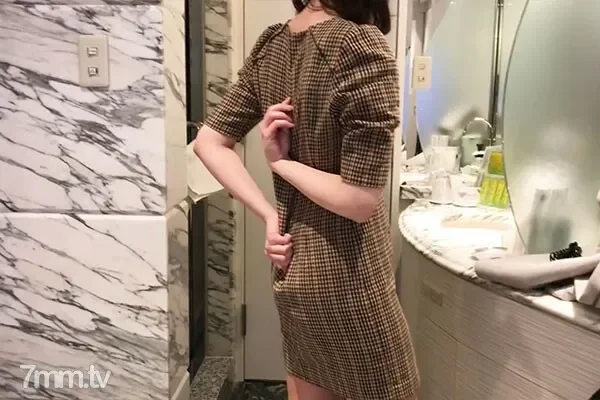 FC2-PPV-2761257 Gonzo / Individual shooting  Baptism of thick cloudy semen with a non-washing stick in the mouth of an innocent married woman who broke into the bathroom still being washed, pushed it from behind, and never contained sperm in her mout...