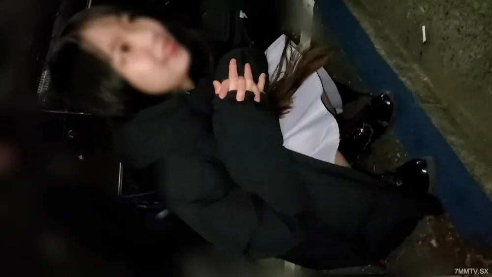 FC2-PPV-3554045 [Devil] Tricked a woman who lost her wallet and took a gonzo.  - A large amount of injection in the back of her vagina that dislikes it because it is fully open.