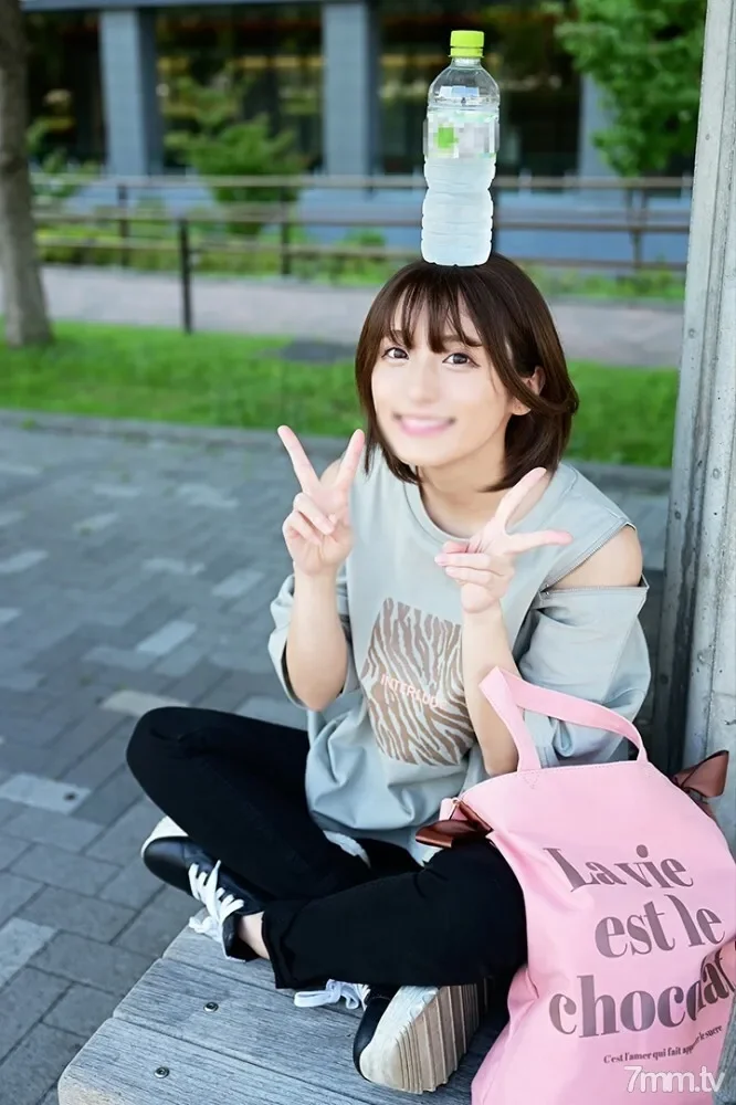 FC2-PPV-2203968 Outflow  This 〇 wing !? Self-proclaimed Yin-Yang gamer Natural beautiful girl with a beautiful natural body Creampie in a super-sensitive slim body that cramps just by putting it in Personal shooting  4K high-quality DL available