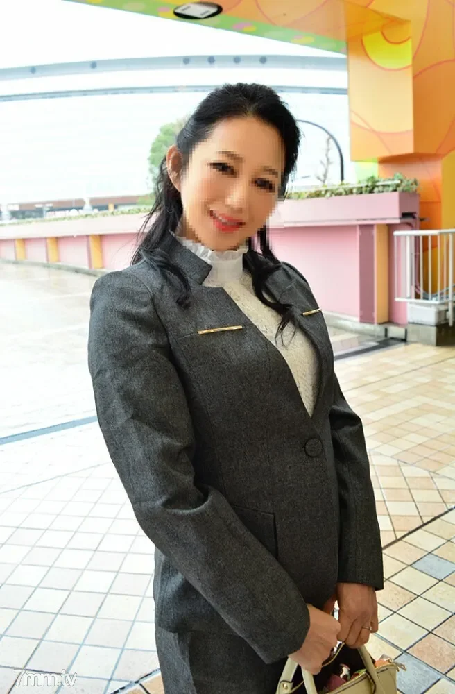 FC2-PPV-1375081 Individual  A 50-year-old married woman doctor living in Kyoto has an affair trip. Saddle is knocked down by a young meat stick at the training destination until the waist breaks and seeding First special price