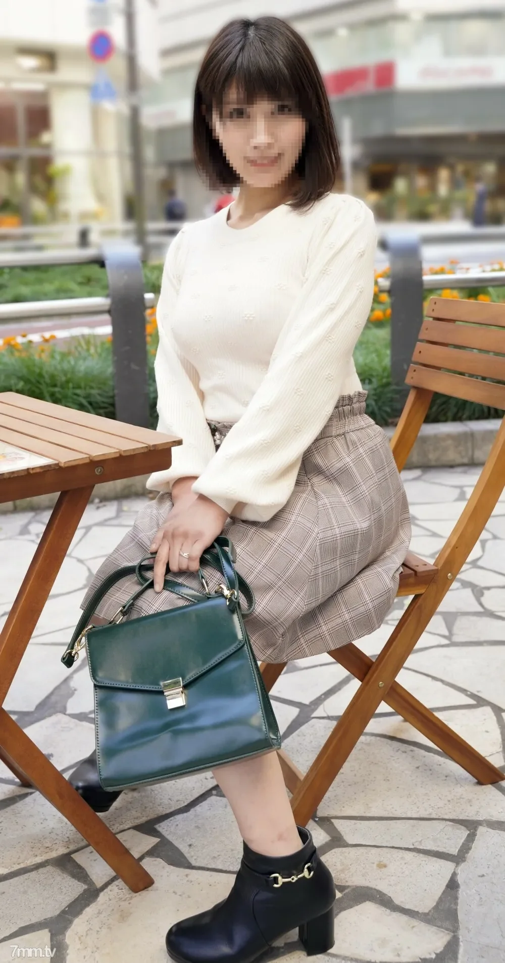 FC2-PPV-1659217 Personal  My wife's younger sister, 36 years old, is mercilessly creampied by her lustful brother-in-law. She is unable to resist the sense of immorality and is immersed in irresponsible sex. She is also played to give an outdoor blo