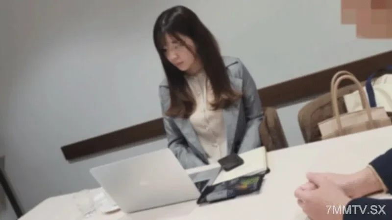 FC2-PPV-4407539 The former civil servant has beautiful breasts. The entrance to the infiltration site. He will be playing with her beautiful breasts in your house, and at the same time using a lot of penis and redeeming things that you don't like  on