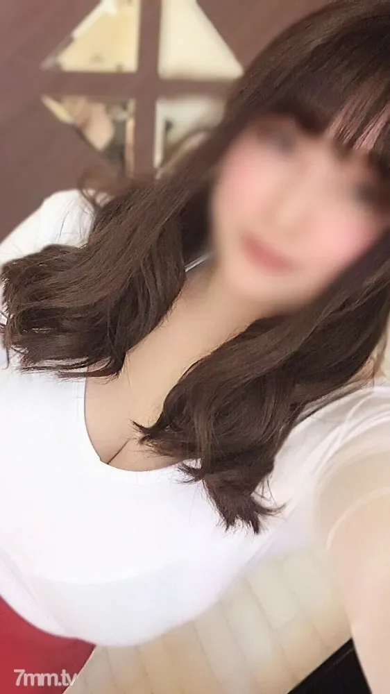 FC2-PPV-1052900 Leaked  Scheduled to end early "Rookie therapy is a former gravure !!! SEX like a dream invited by her who was onaneta" There is a first privilege