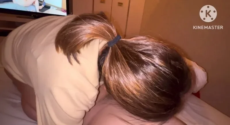 FC2-PPV-4812268 She works at a local supermarket as a cashier, and is an ordinary housewife, but she is teased for her bowlegged posture, which she has never shown to her husband. Customers have no idea that an ordinary housewife working the cash reg...