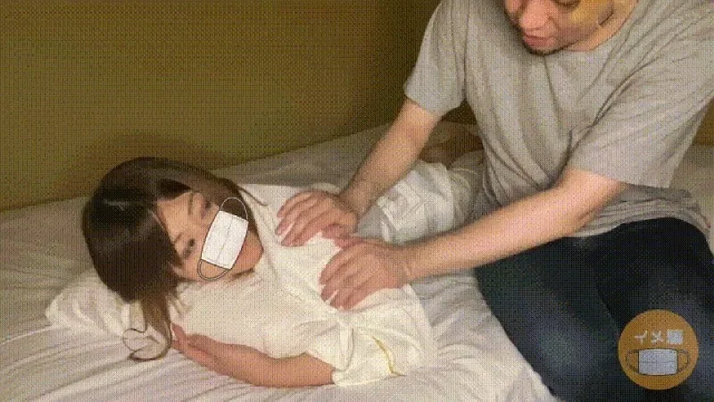 FC2-PPV-4805538 I creampied my friend's wife while giving her an oil massage IMEDAMAFC2