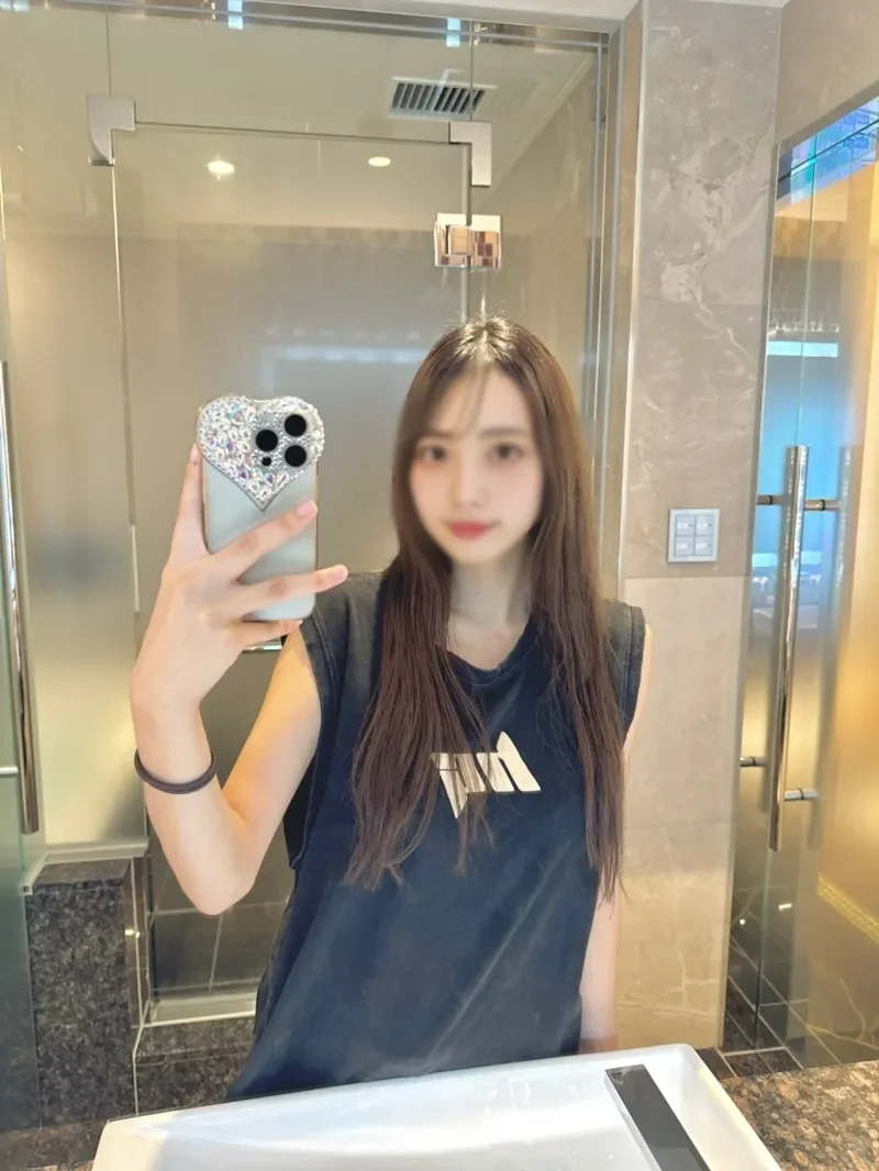 FC2-PPV-4546071 Face Revealed  First Shoot  YouTuber in the making arrives on FC2! I peed myself from the tension and pleasure of the shoot... *Review bonuses include her private photos and videos