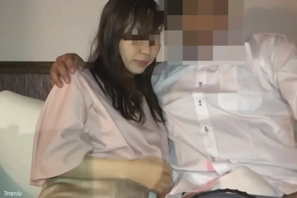 FC2-PPV-1185835 fc2-ppv 1185835 [Price for a limited time] A married woman who feels like a secret meeting W affair at a hotel without returning to each other's home on the way home from work