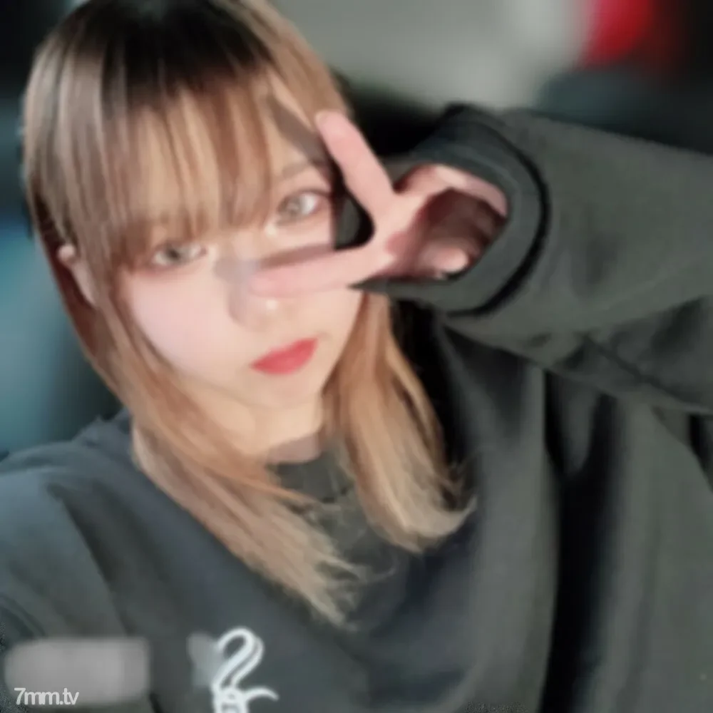 FC2-PPV-2793738 Petite minimum on a kitten-like face! !! When I take off the navel out beauty GaL with low-rise jeans, I am stunned by the relative ratio of a national treasure-class pussy, a huge chin with a small face ...