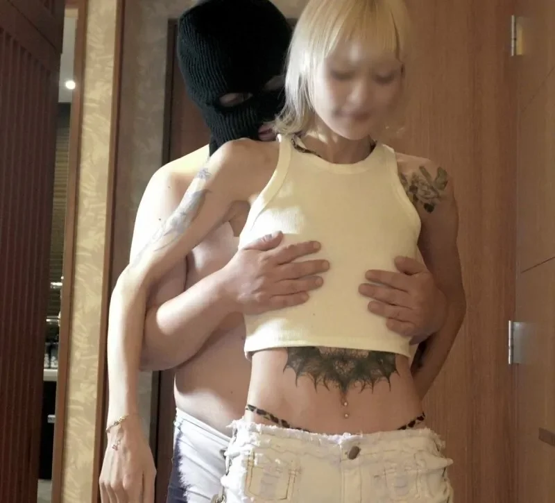 FC2-PPV-4754720 Shocking footage of her first time since retiring as an actress! Alternating sex with a big white cock in a roulette game, creampie finish Part 1