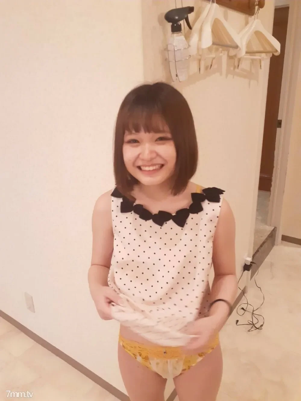 FC2-PPV-1913146 Hana-chan! A student virgin who has never done more than a kiss! Virgin instruction by an older sister with a cum