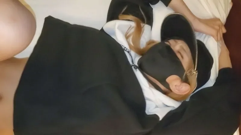 FC2-PPV-1805227 Uncensored  Super slender Tekiya gal, continuous creampie