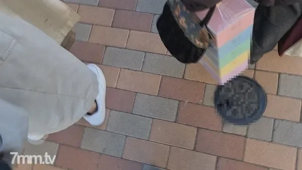 FC2-PPV-1652349 fc2-ppv 1652349 [Personal shooting] Affair with a young slender married woman.  - Insert the underwear from the side of the pants and make vaginal cum shot.